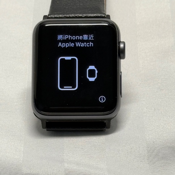 Apple Watch Series 3 (42mm) – Aluminum Case + GPS – Black Leather Band - Picture 7 of 8